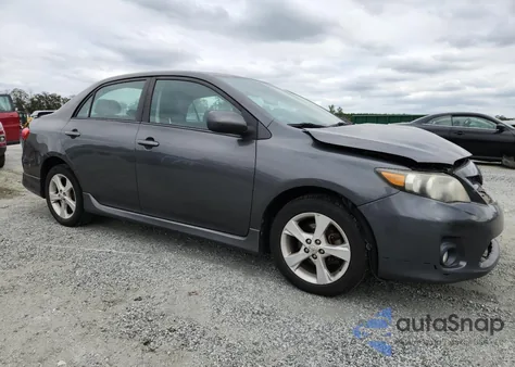 2013 Toyota Corolla Base z USA, uszkodzony, nr VIN 2T1BU4EE5DC974710